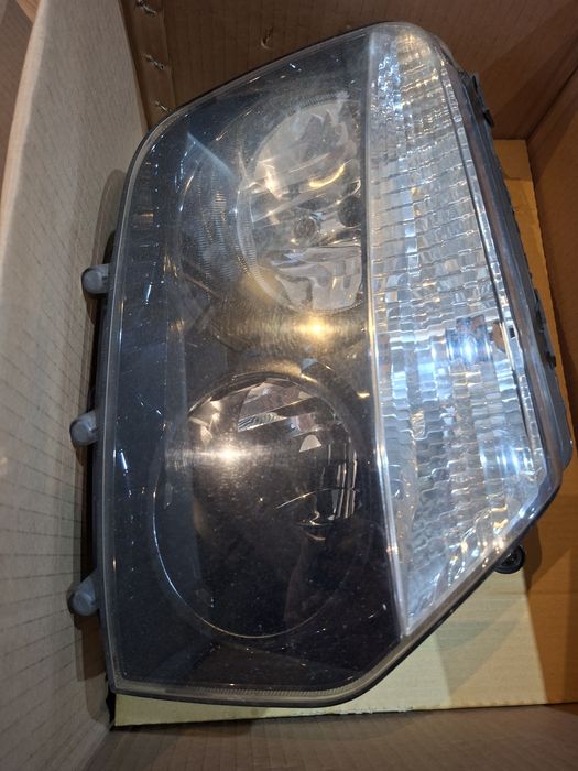 Lampy- reflektory Dacia Daster  przód 2011r