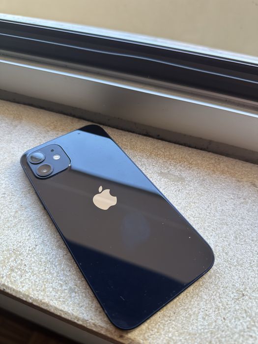 •I phone 12 com caixa•