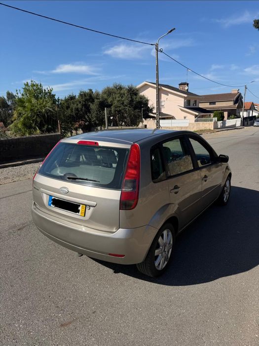 Ford fiesta 106 mil kms