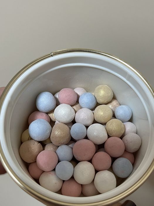 GUERLAIN.Météorites Blooming Glow Light Revealing Pearls of Powder