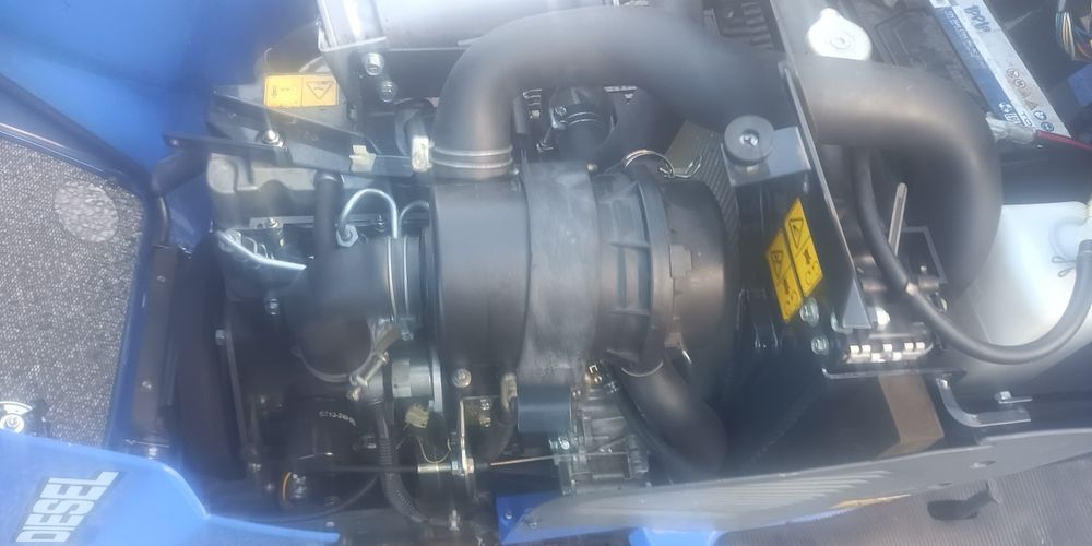 Kosiarka traktorek ogrodniczy iseki txg237 4x4 diesel podnośnik