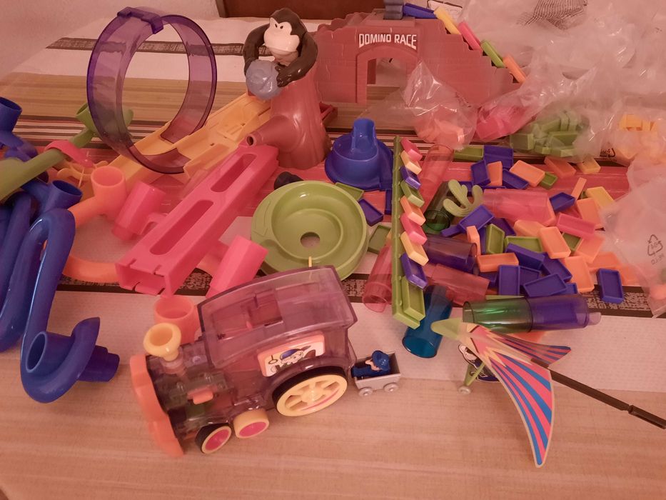 Tornado Domino Track with 184 Pieces, Complete in Box64751215218049123