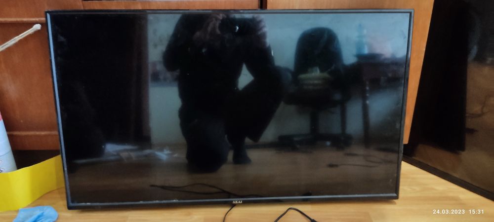 Телевізор Akai 1000грн.тріснув екран