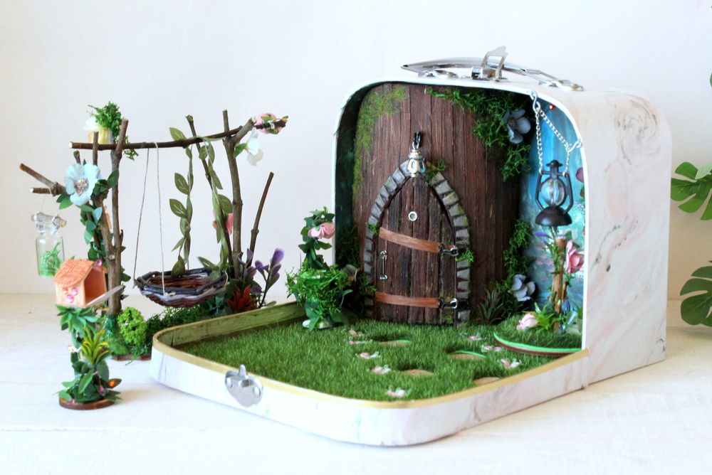 Pokój wróżek w walizce. Miniaturowy domek dla lalek w skali 1:12