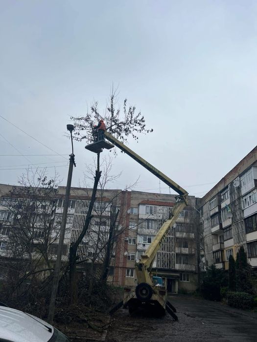 Продам Автовишка ЗІЛ- 130  спецтехніка автопідйомник