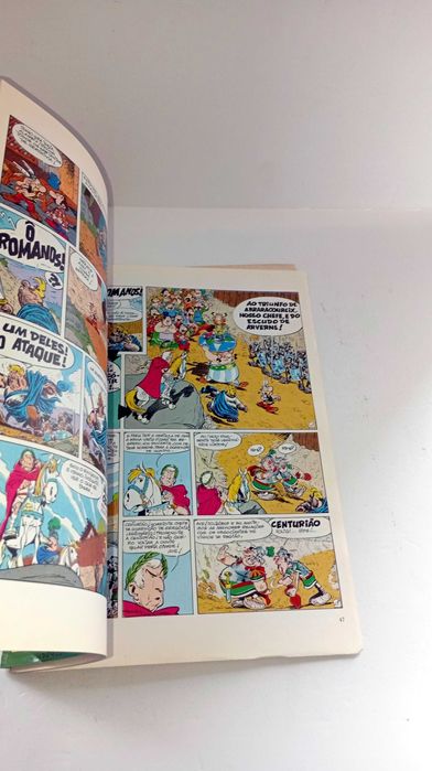 O Escudo de Alverne - Astérix (Capa Fina)