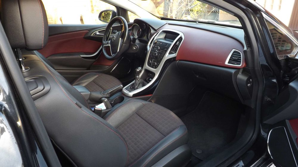 Opel Astra J GTC 2,0 CDTI 165 KM