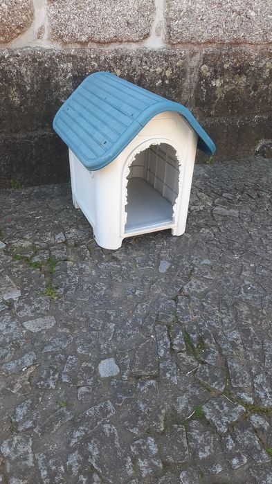 Casota para cão de porte médio