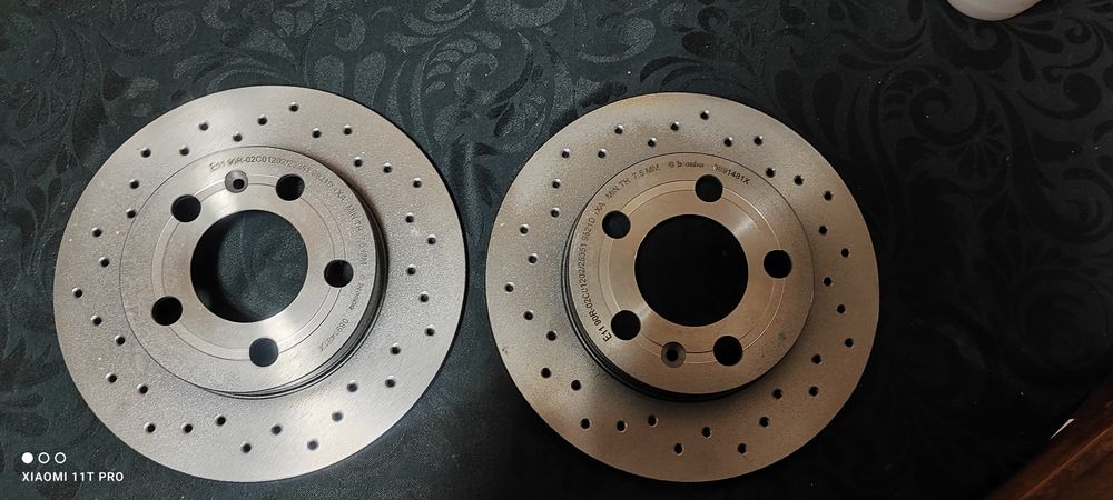 Vendo discos Traseiros novos Brembo Perfurados para Audi A3 8l ou Golf