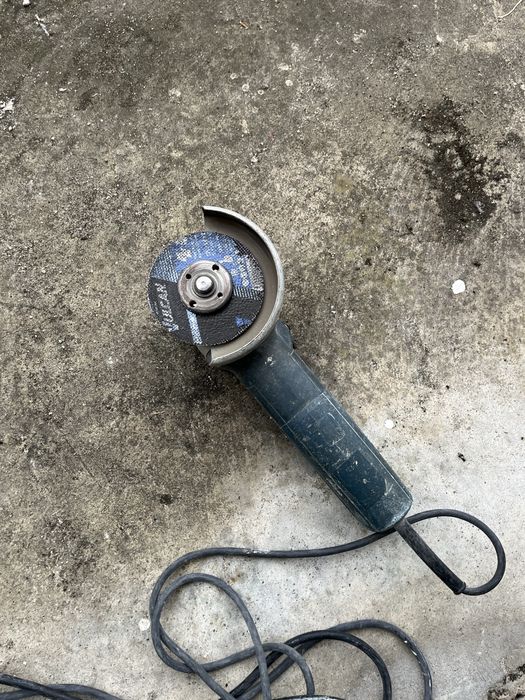 Rebarbadora Bosch Professional GWS 700