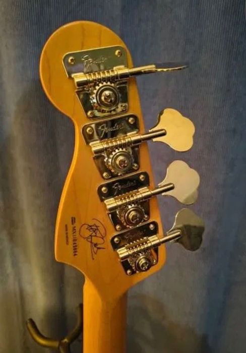 Fender precision bas pink Floyd