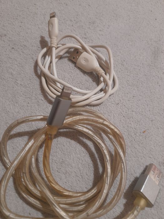 6 cabos de carregador de telemóveis todos 10€