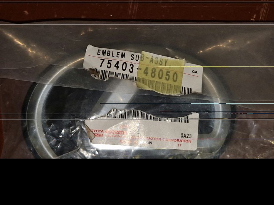 Емблема дверцят багажника Lexus RX