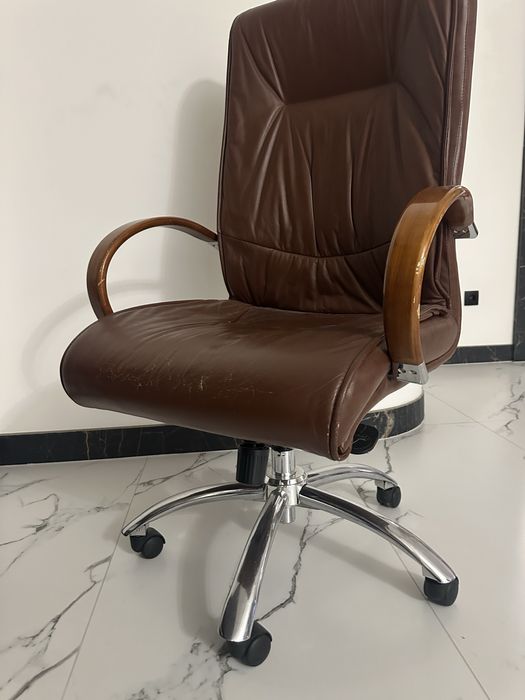 Кресло для ШЕФА. Натуральная кожа, регулируется посадка .