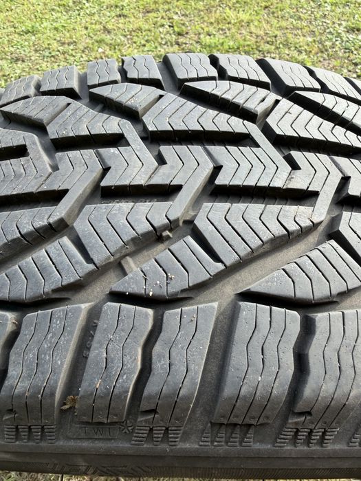 Zimowe opony 225/55 R18