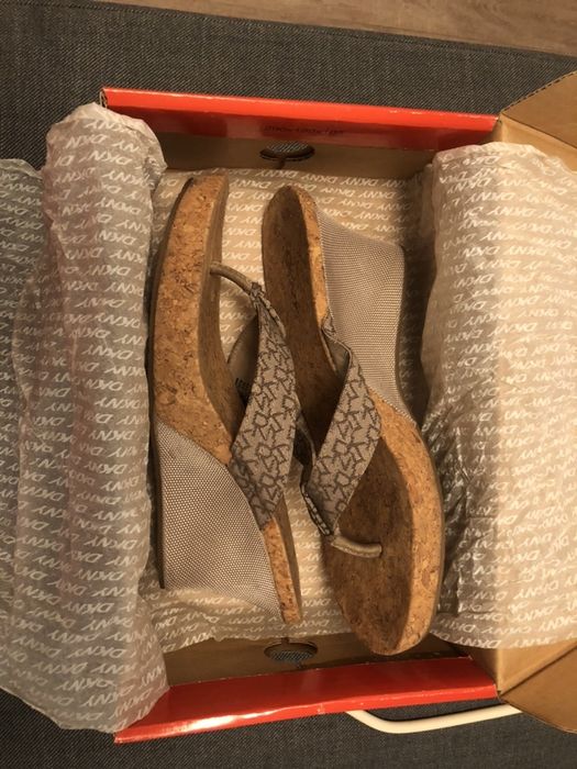 Sandálias DKNY 40