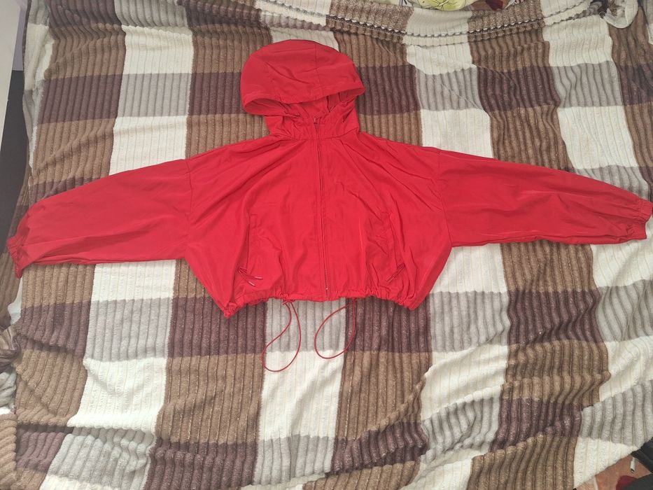 вітровка червона