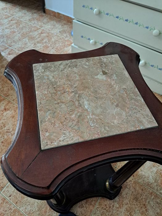 Mesa de apoio, pedra mármore no centro