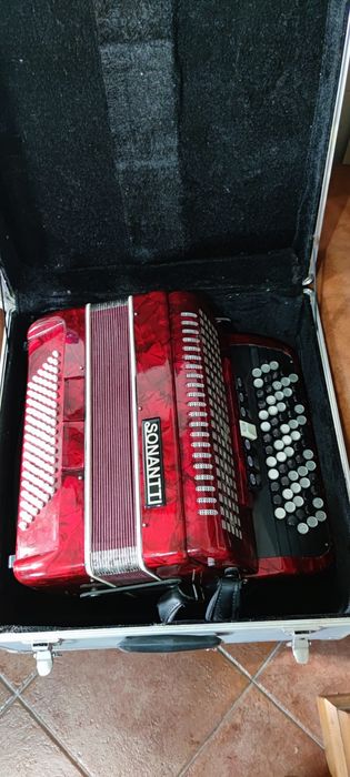 SONANTTI Accordion, 96 Bass, 3 Voice.64297898392707122