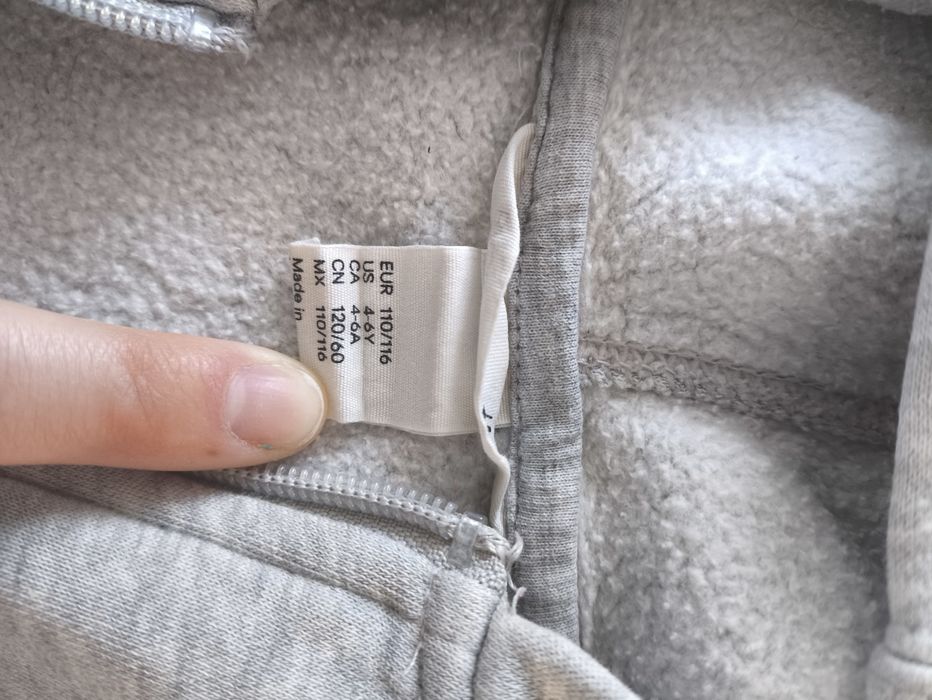 Szara bluza z kapturem dla dziewczynki r 110/116
