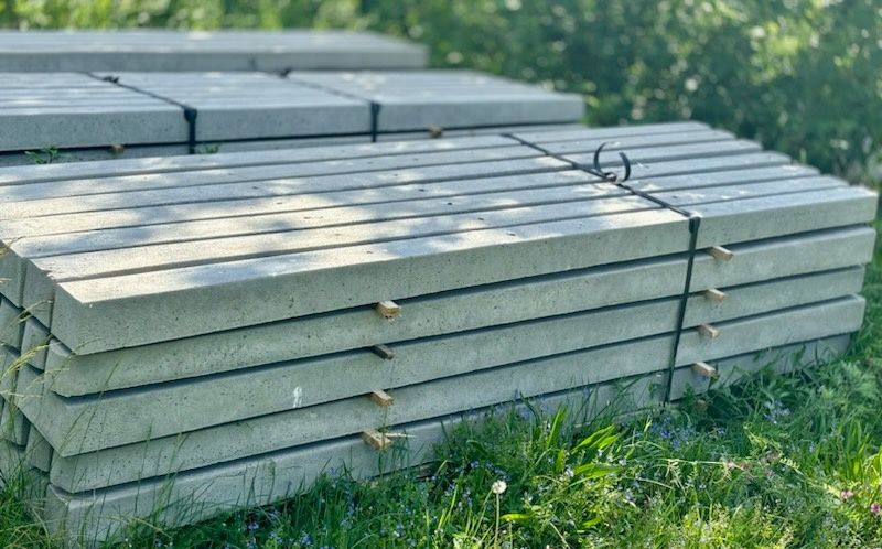 Betonowy słupek do siatki