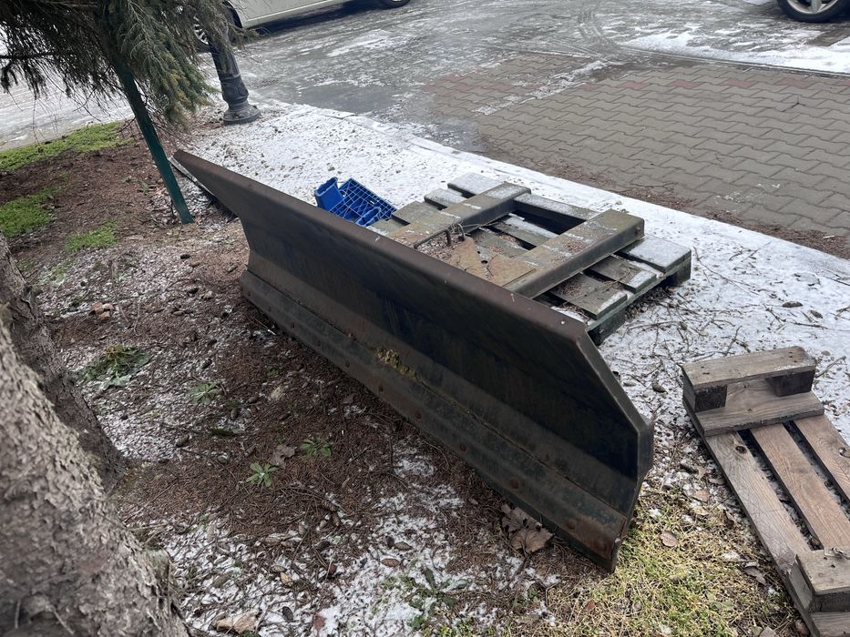 Pług śnieżny do wózka widłowego