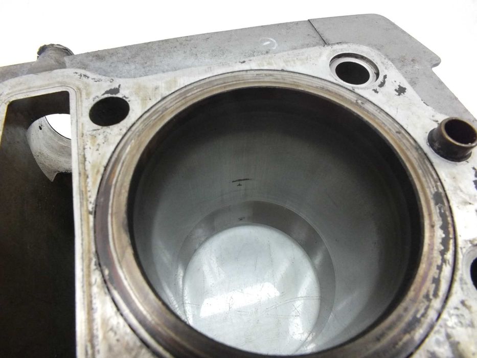 Suzuki GS 500 01- cylinder tłoki