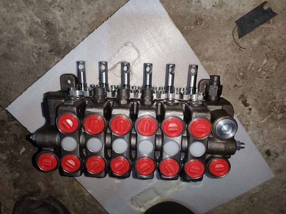 Розподільник маніпулятора Секційний гідророзподільник Akon KV176