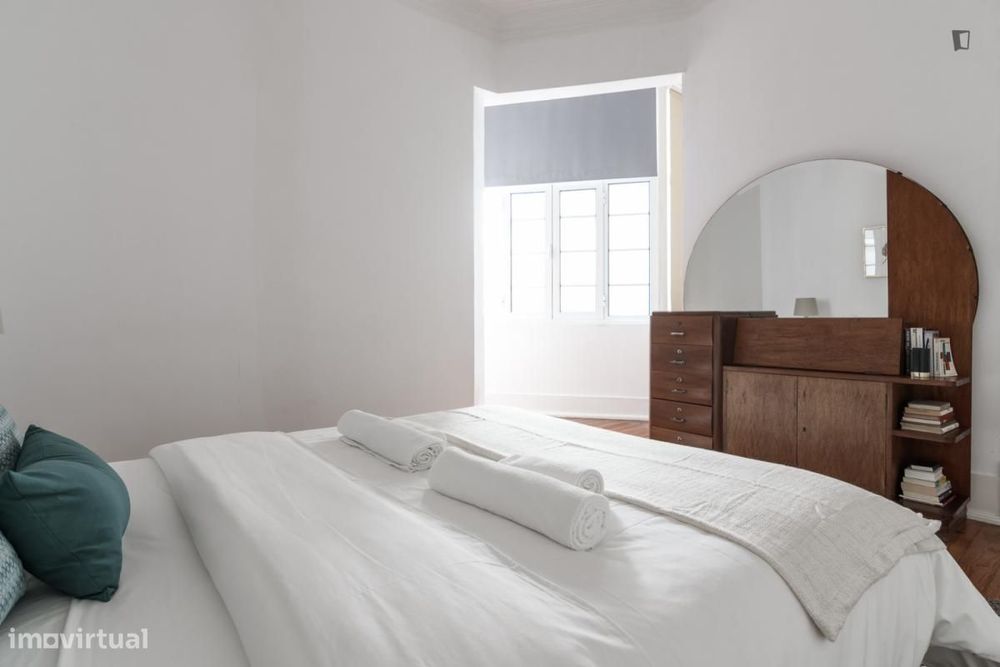 Quarto - localizado em Marquês de Pombal Lisbon