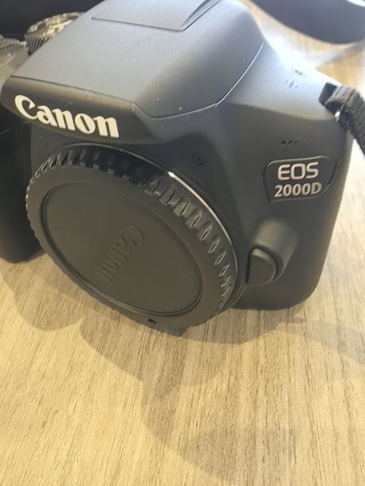 Canon EOS 2000D — Kit Completo com 2 Objetivas + Mala