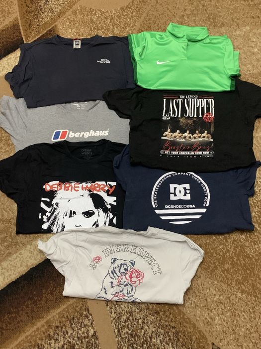 Різні футболки. .