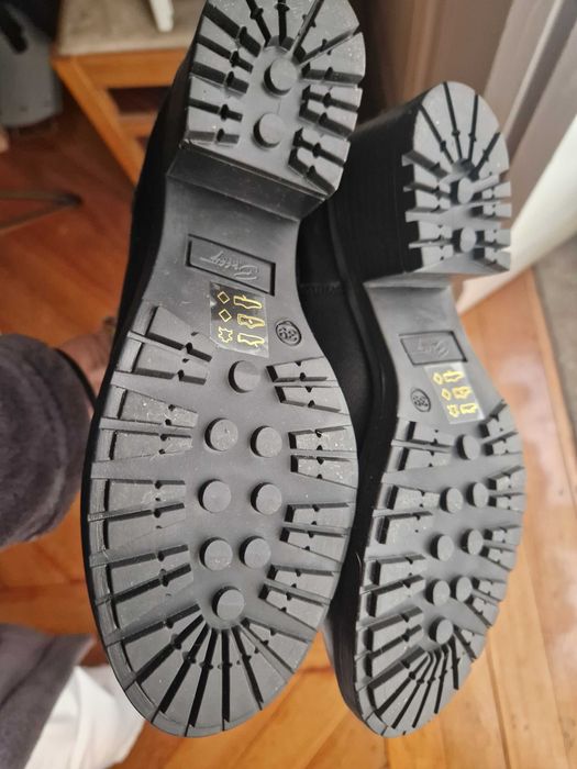 Botas Novas em Pele