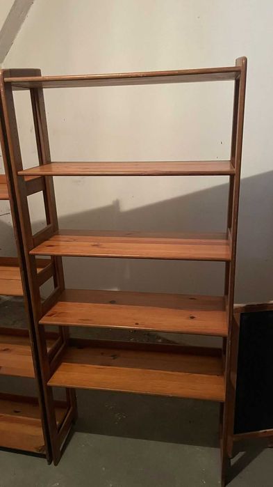 Estante de madeira