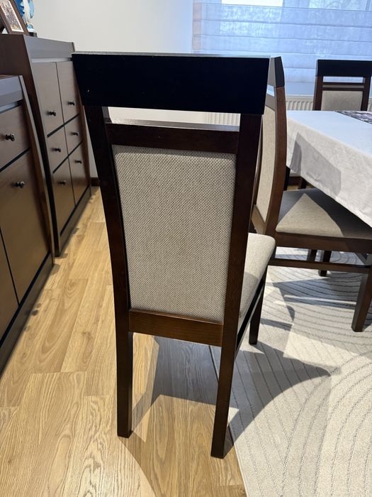 Krzesła solidne do salonu .