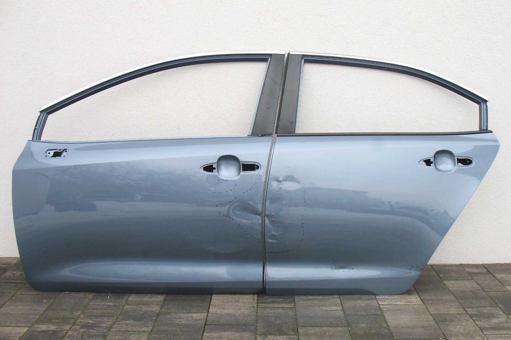 Toyota Corolla E21 sedan drzwi Lewe przód tył lakier 1K3 opis