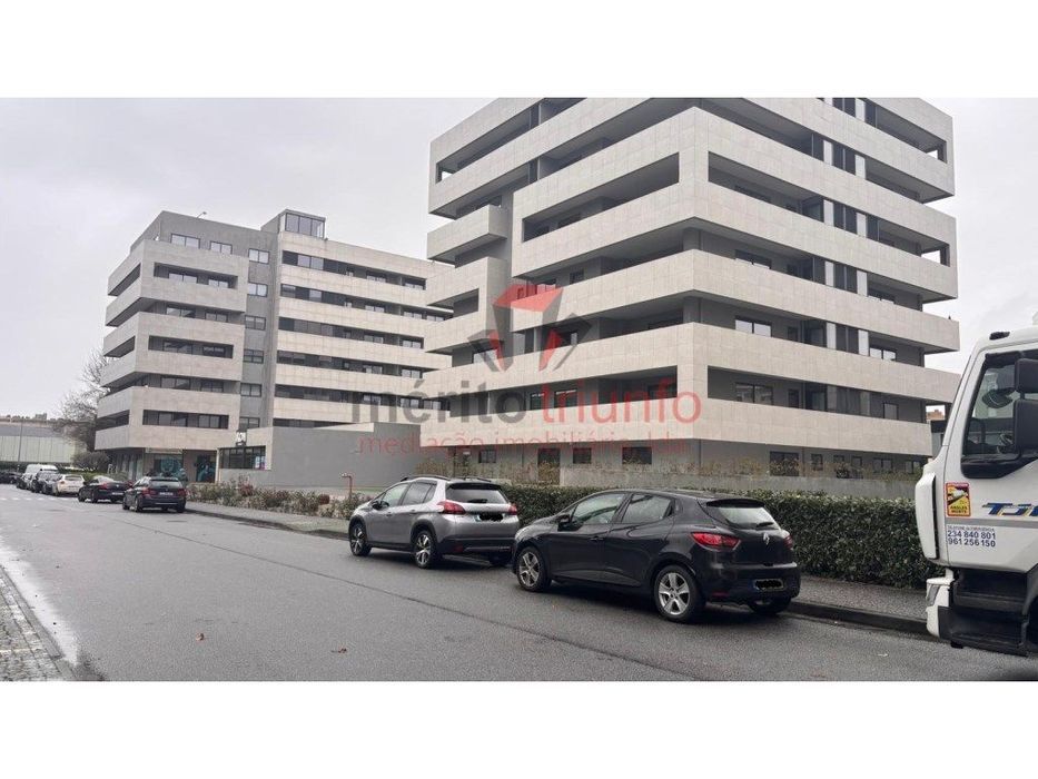 Excelente Apartamento c/ 3 Suites no Centro de Famalicão