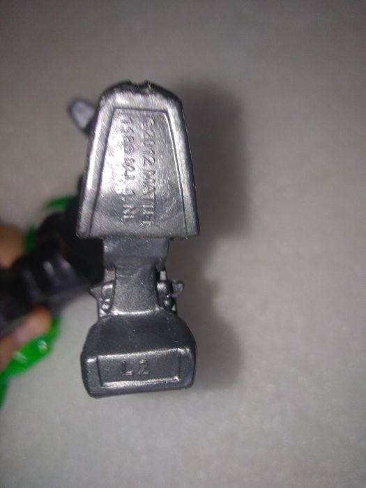 2 Ben 10-themed action figures64740737054083123