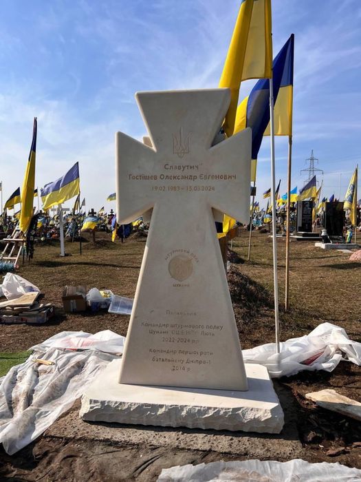Памʼятник Козацький хрест Виготовлення не стандартних памʼятників з пісковика