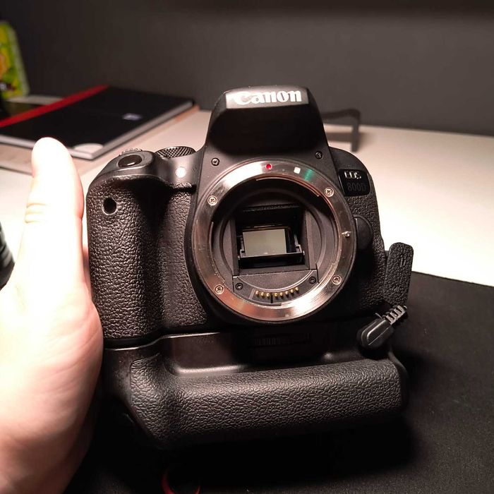 Canon 800D + battery grip + 2 obiektywy + 3 filtry