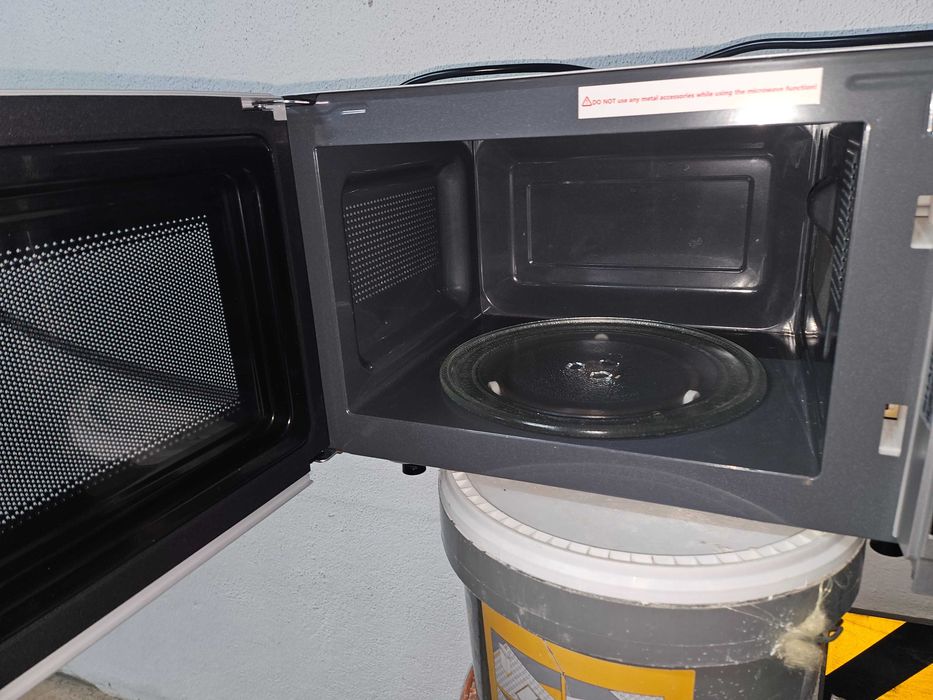 Micro-ondas Sharp 20L 700W | Excelente Estado