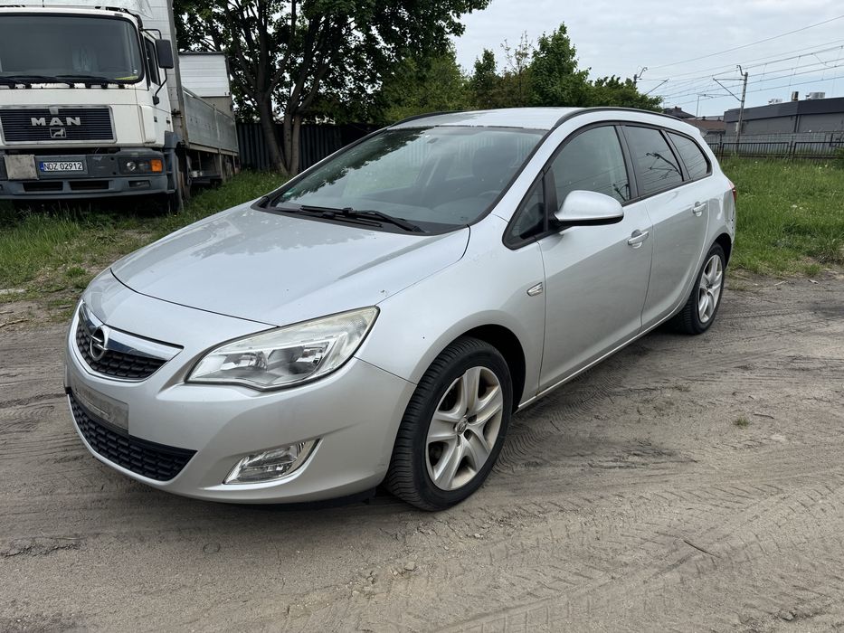 Opel Astra 1.7 rok 2011