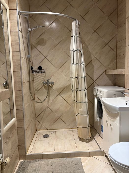 CENTRUM / blisko Ronda ONZ / 2 POKOJE-z balkonem
