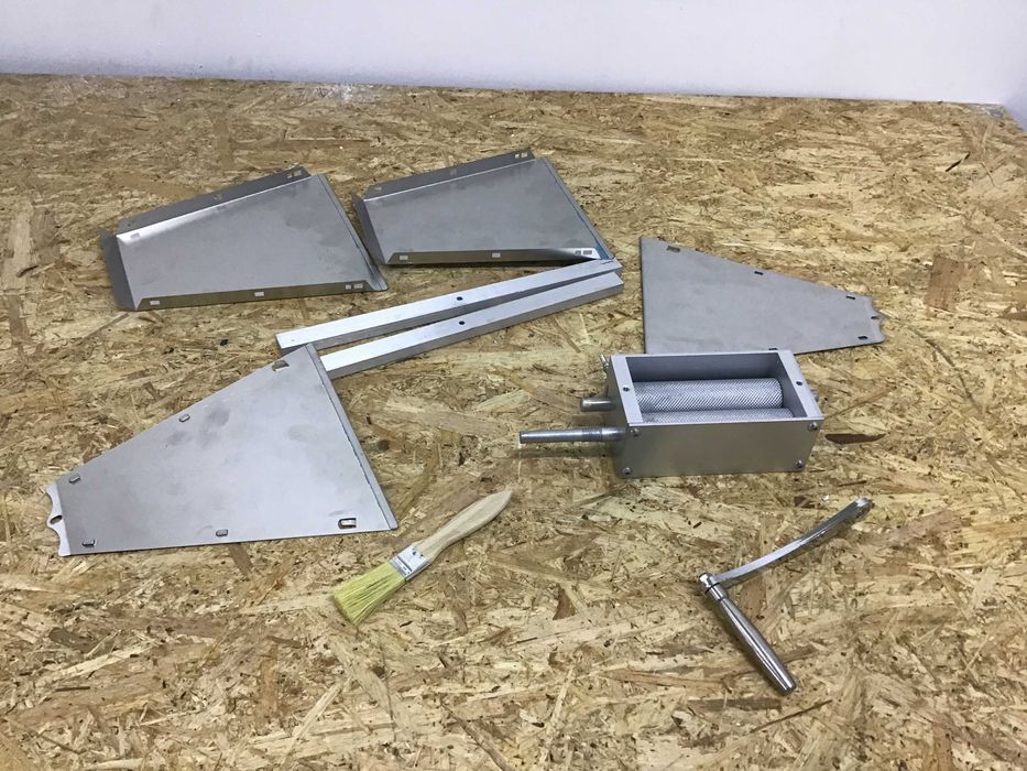 RECZNY młynek do zboża obsługa ręczna i elektryczna pojemność 4L