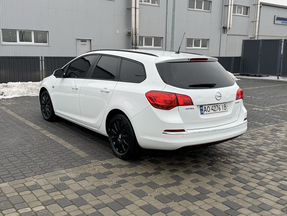 Opel Astra 2013 рік 1.7 Дизель Механіка 6 ступка