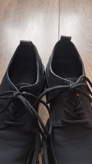 Czarne półbuty  Born2be