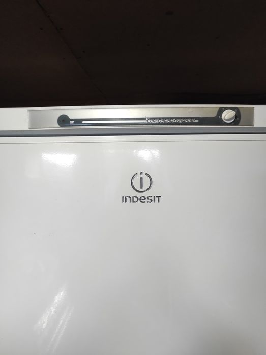 Холодильник  Indesit