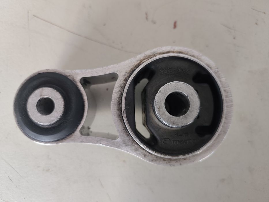 Продам опору двигателя Мазда сх9 2011