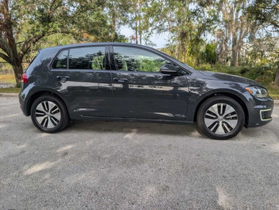 Volkswagen e-Golf SE      2019