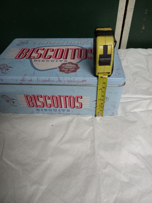 Colecionadores - caixa em lata de biscoitos