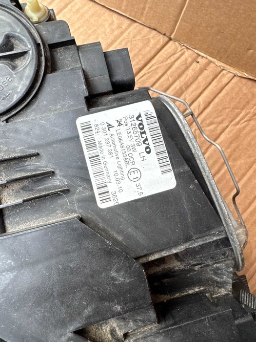 VOLVO V50,S40 Lift Xenon skrętny europa 31265,709